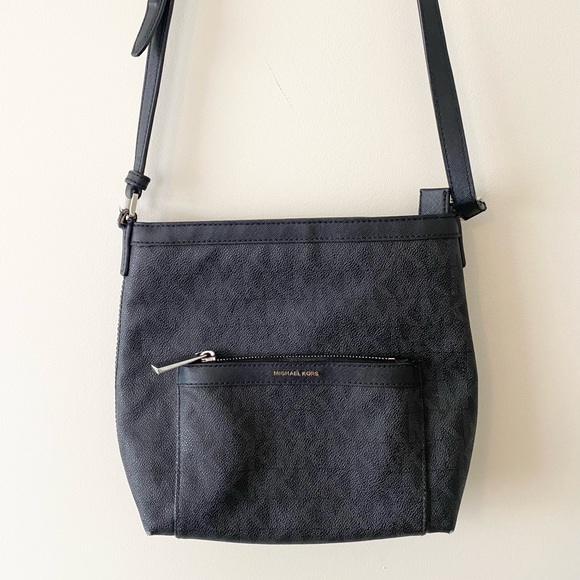 Michael Kors Handbags - Michael kors black crossbody purse